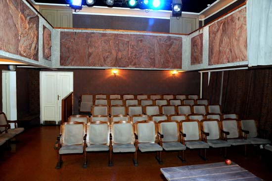 Малый драматический театр зал