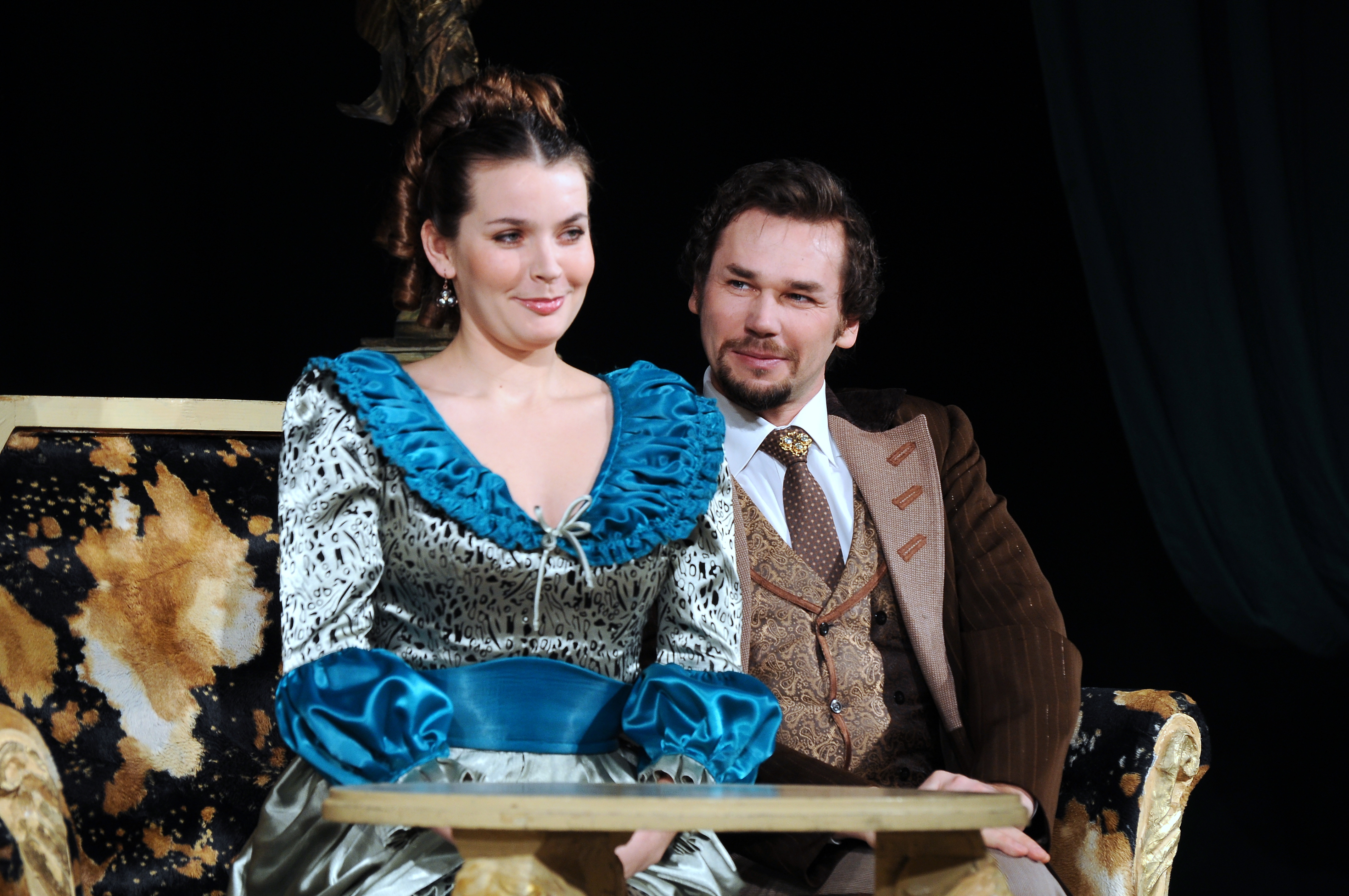 дубровский мюзикл симферополь. театр горького симферополь. королевские игры ленком с анной большовой. спектакль леонардо симферополь. спектакль горько.