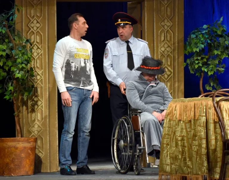 Осторожно! Тётки!